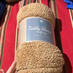 Comfort Bay Tan Teddy Sherpa Throw